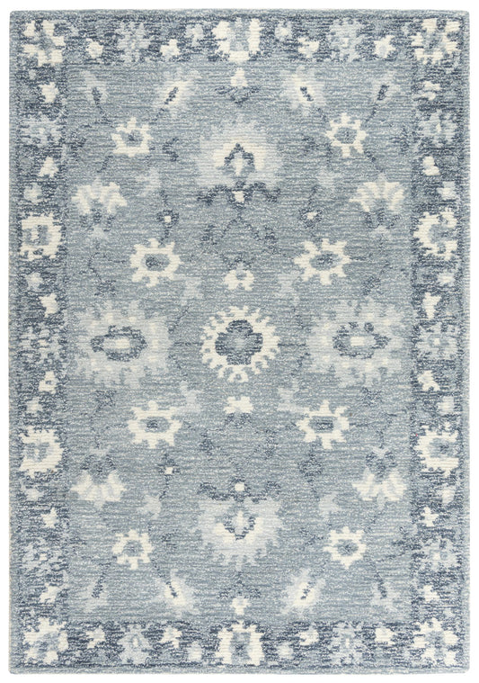 Serena Traditional rug, 5' x 8'.