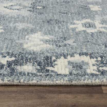 Serena traditional rug, 5' x 8'.