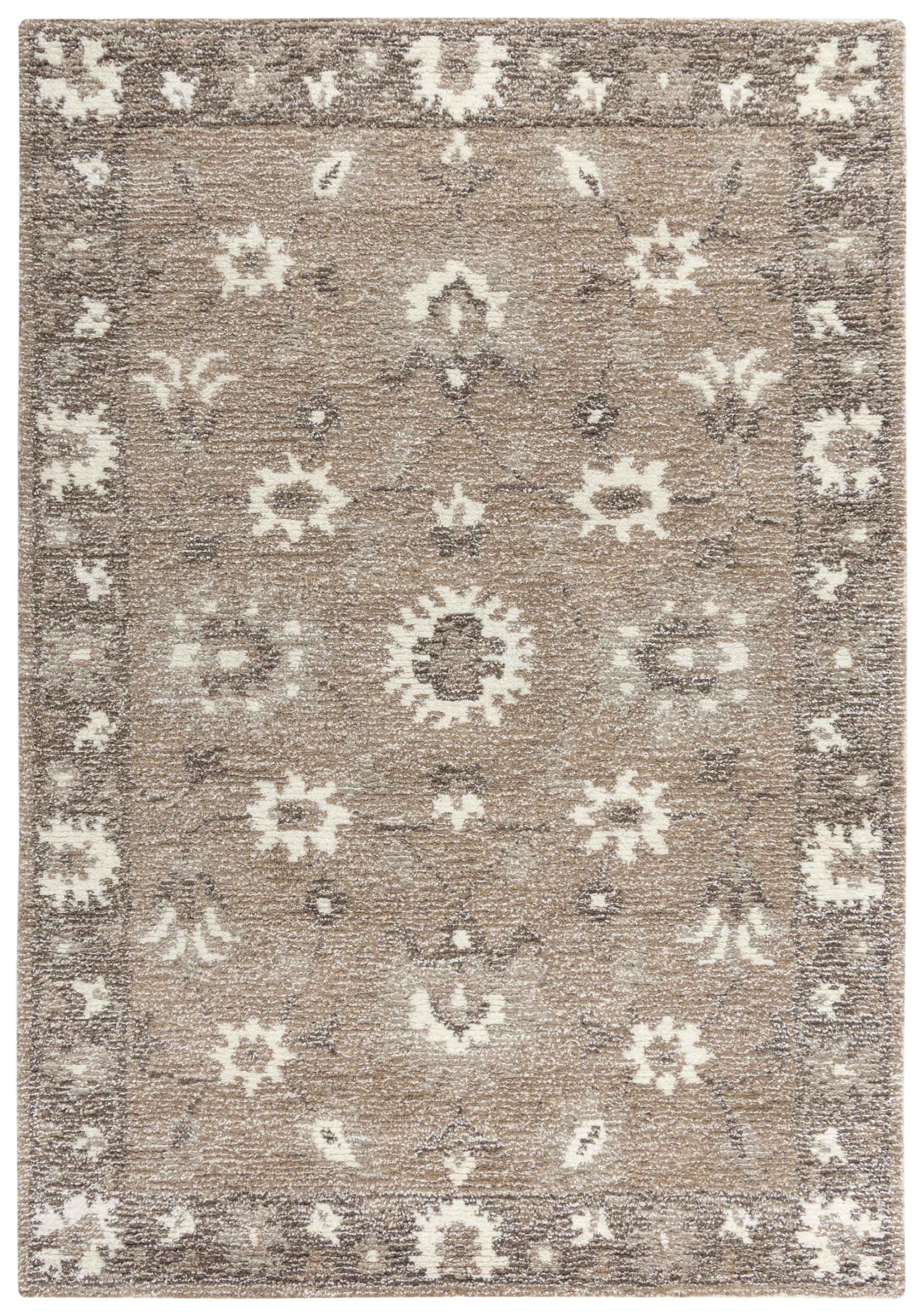 Serena traditional rug, 5' x 8'.