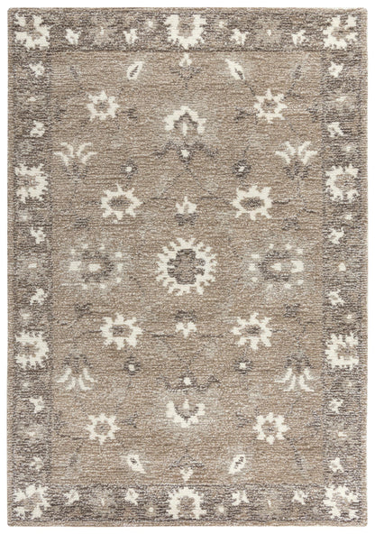Serena traditional rug, 5' x 8'.