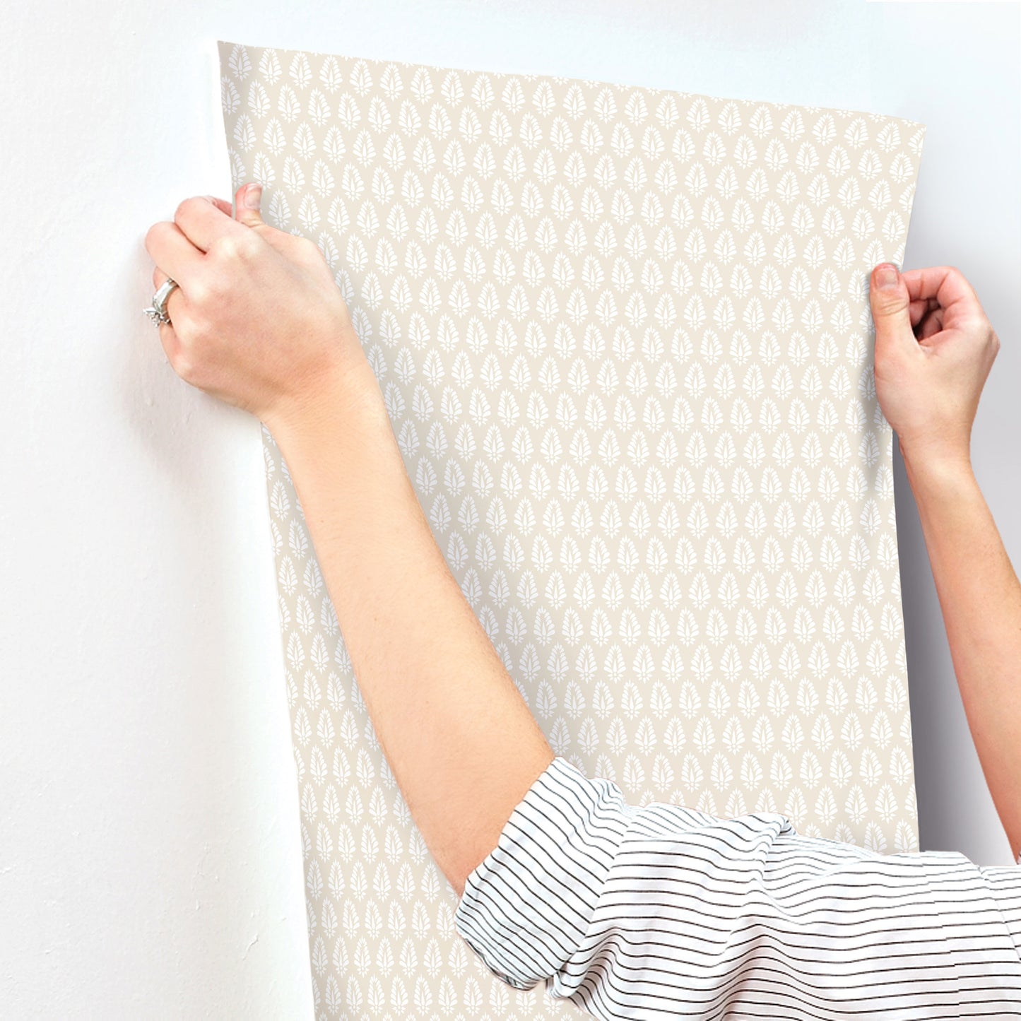 Cream wallpaper with tiny white teardrop pattern on a beige background.
