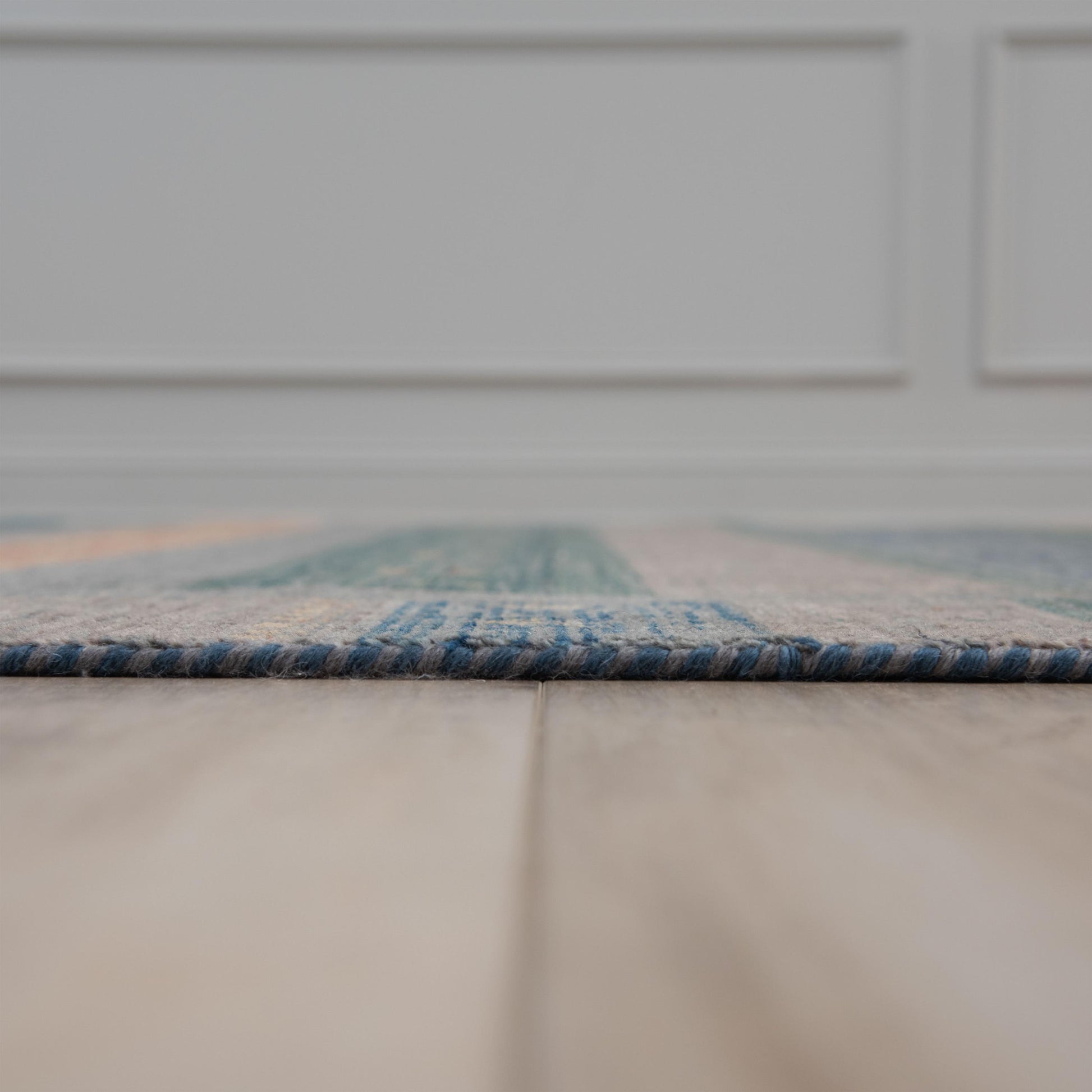 Traditional rug, 4' x 6'.
