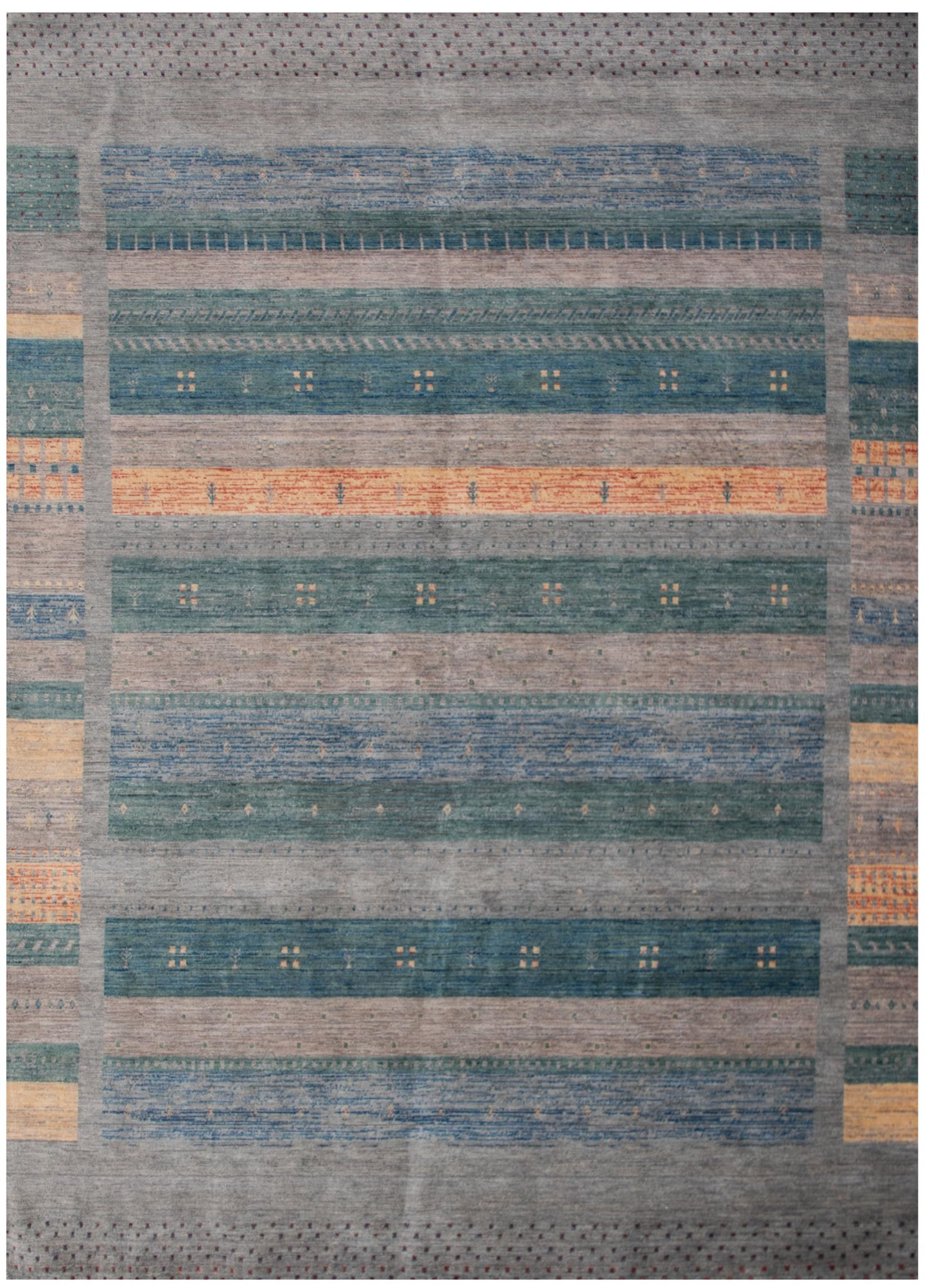Traditional rug, 3' x 5'.