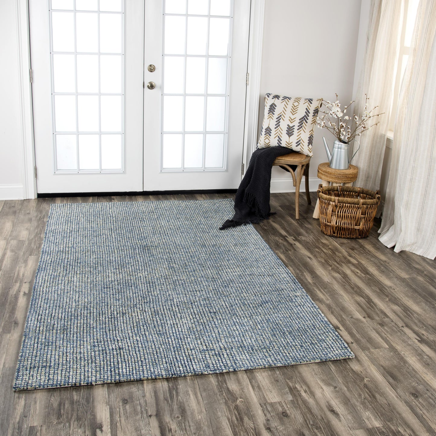 Casual rug, 10' x 13'.