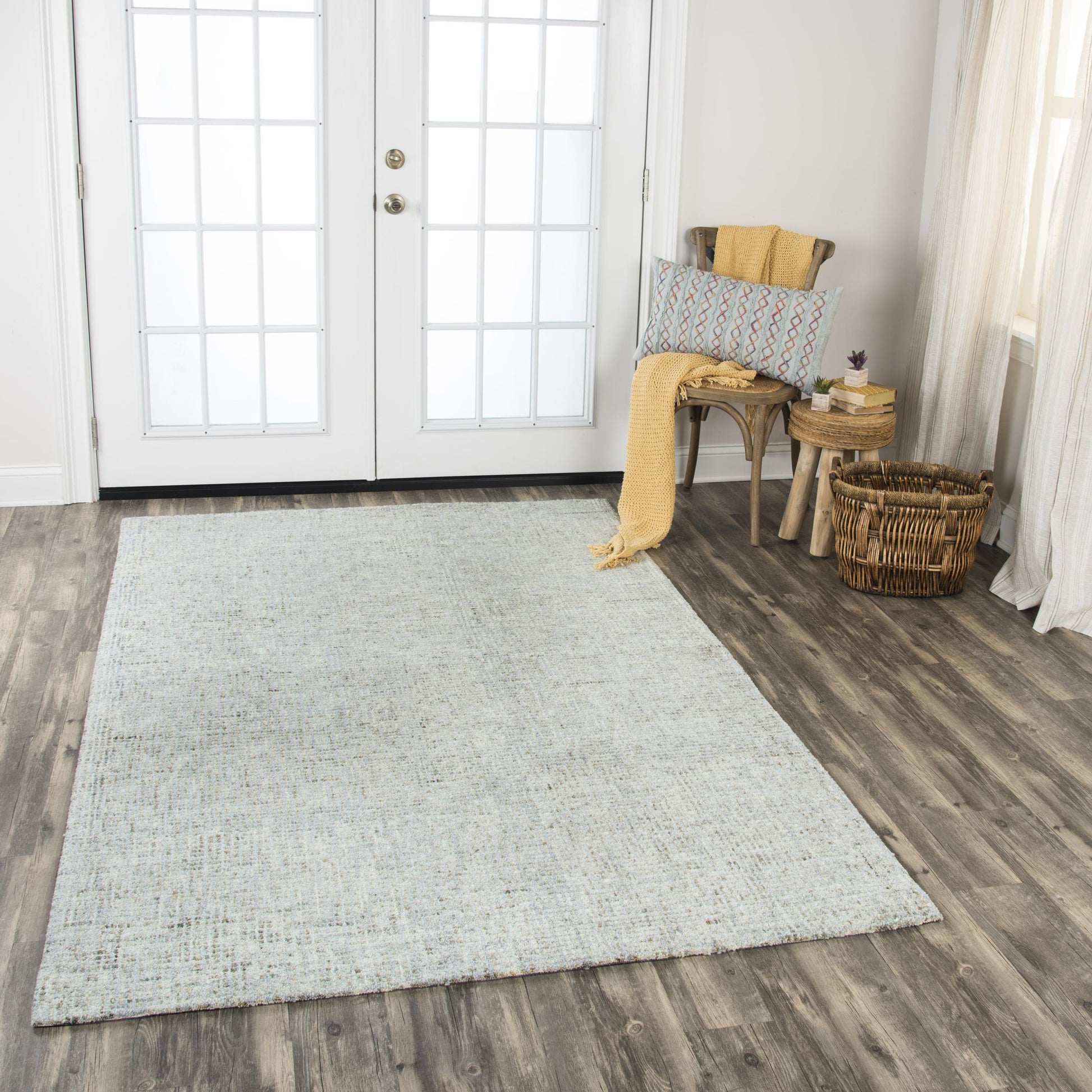 Rectangular rug, casual style, 10' x 13'.