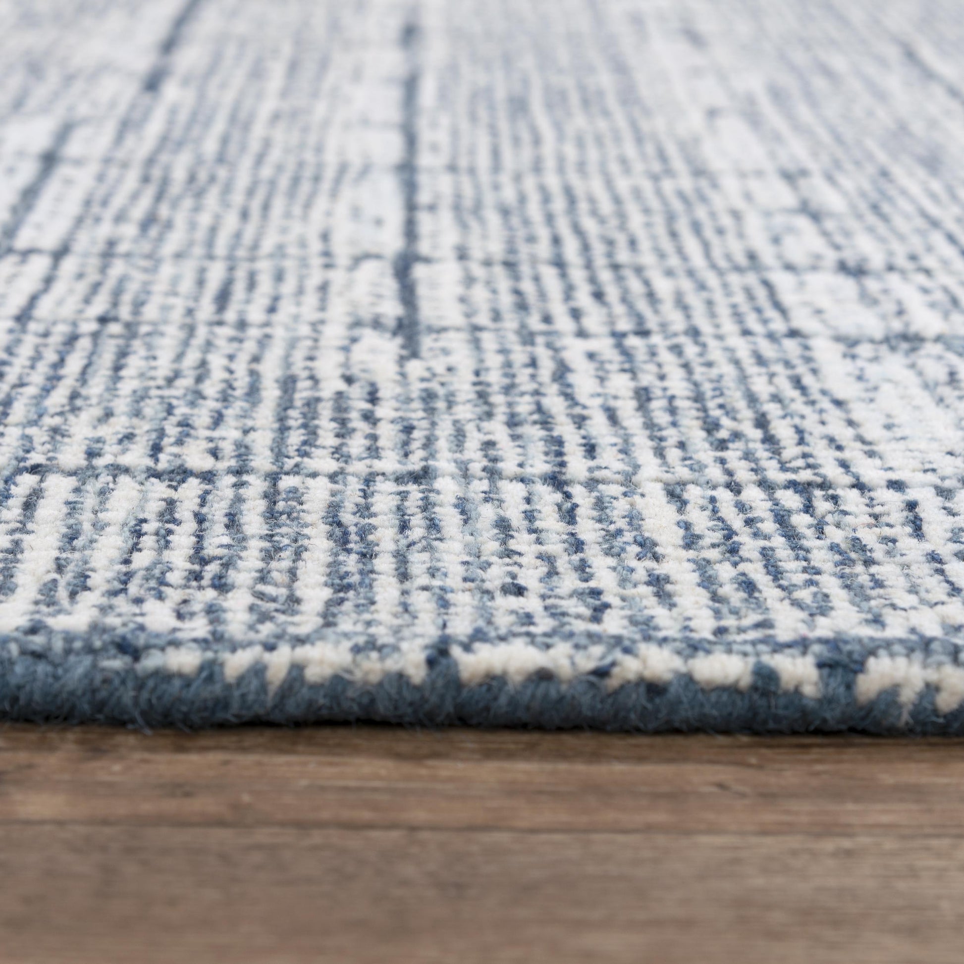 Contemporary 5' x 8' rug.