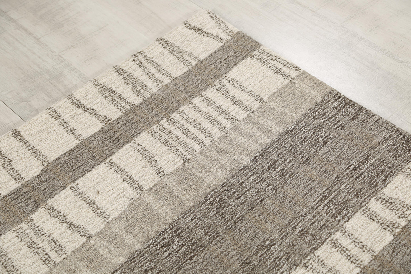 Contemporary rug, 8' x 10'.