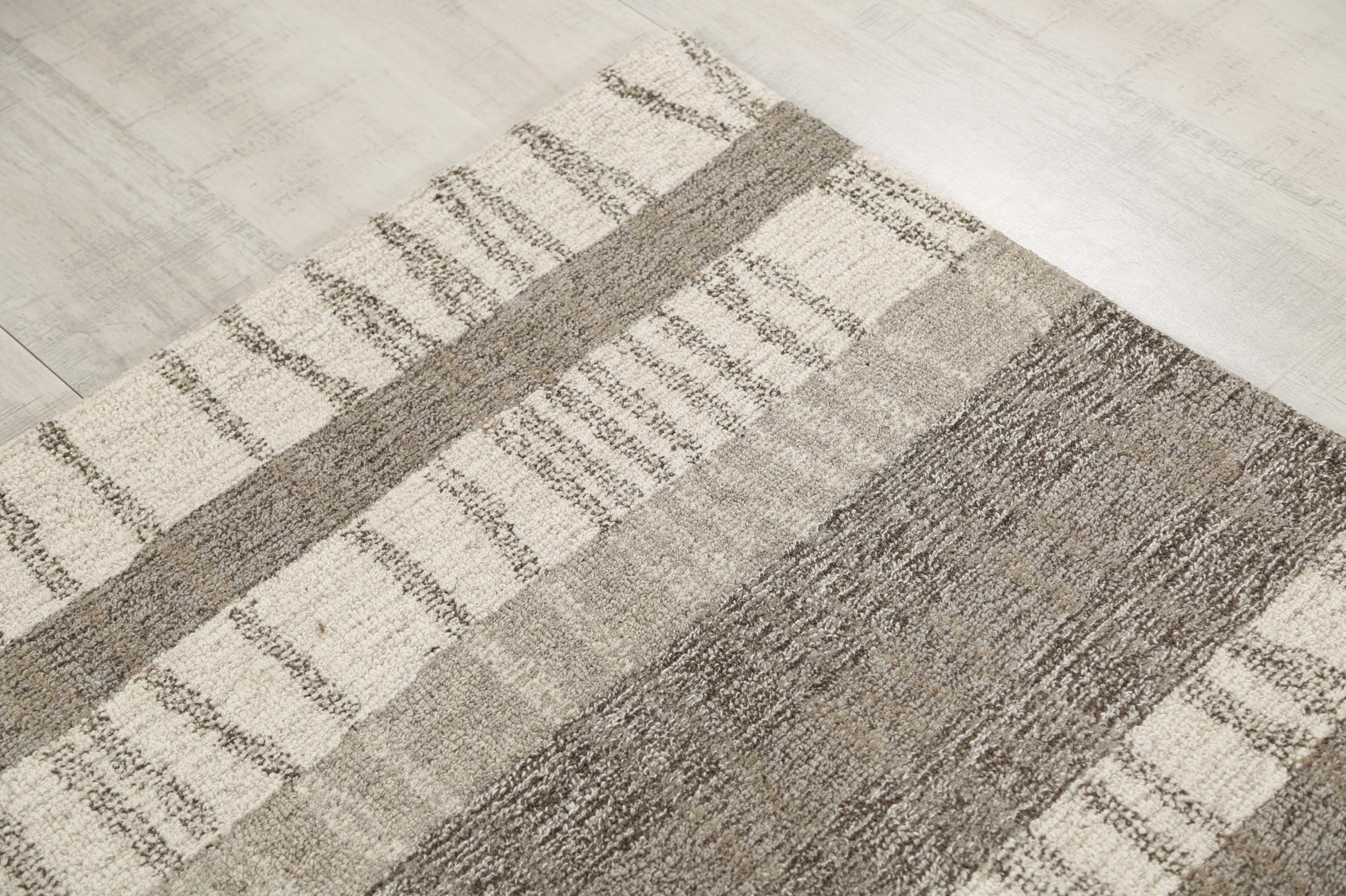 Contemporary rug, 8' x 10'.