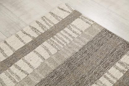 Contemporary rug, 8' x 10'.