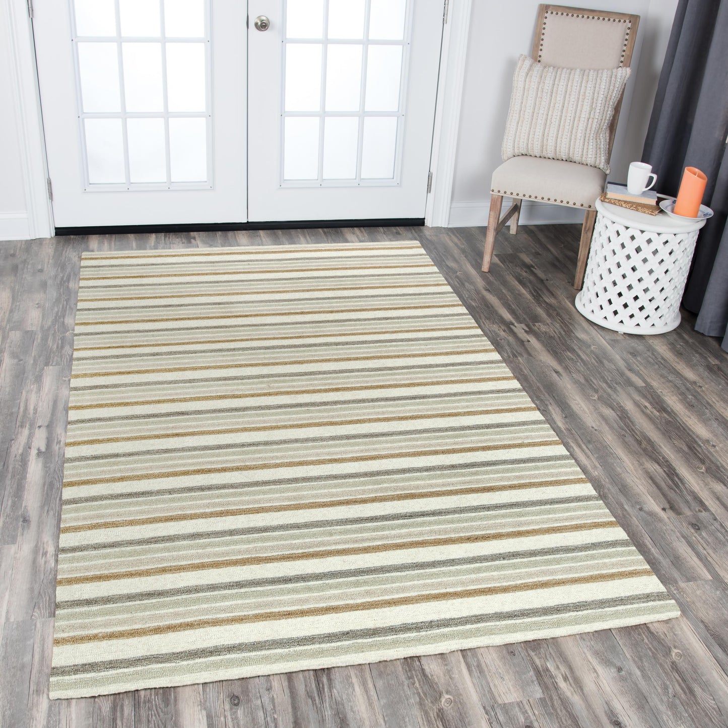 Rug, 8' x 10'.