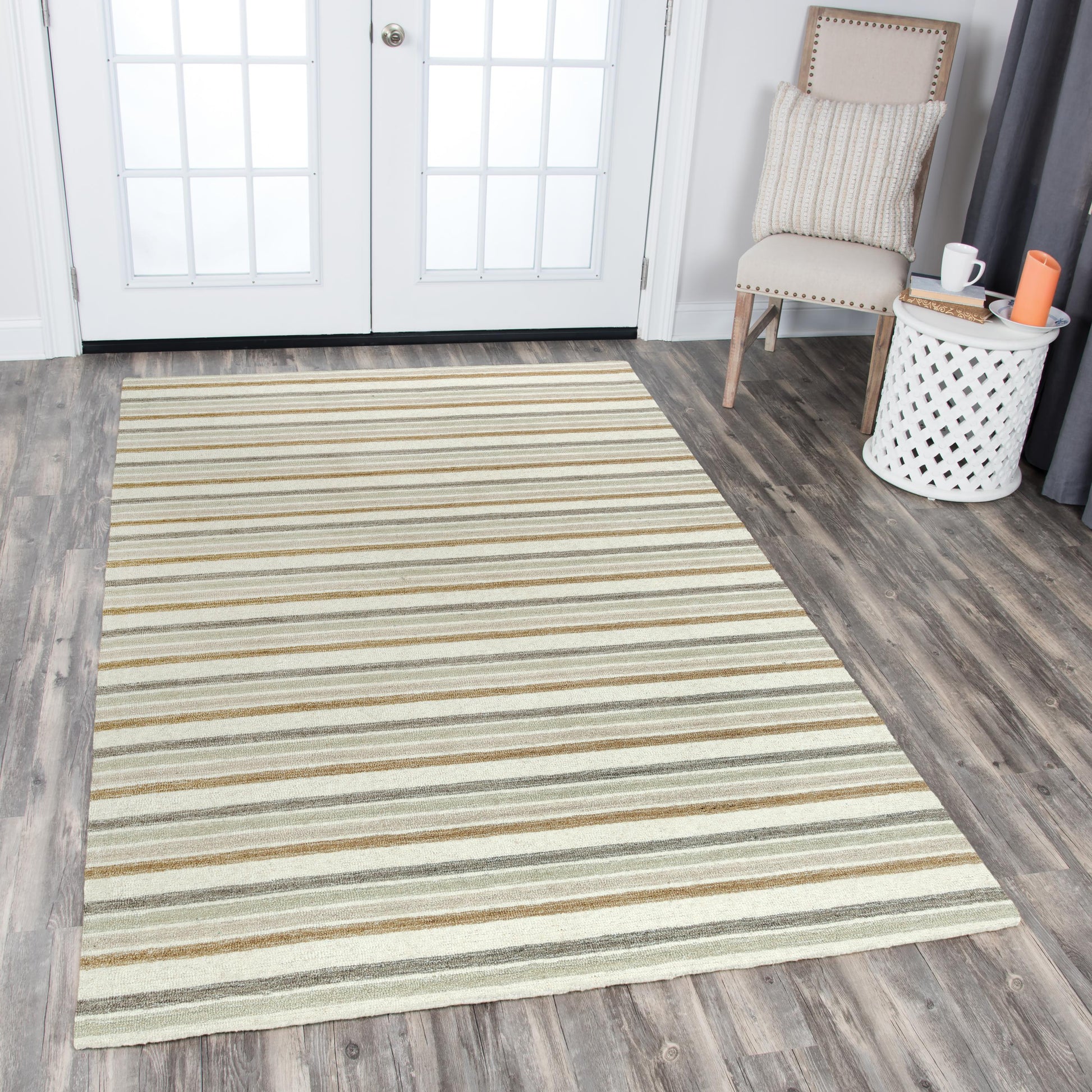 Rug, 8' x 10'.