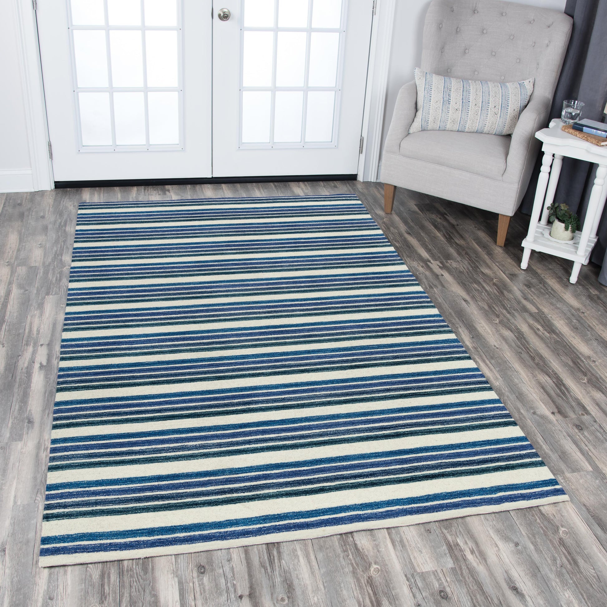 Contemporary area rug, 8' x 10'.