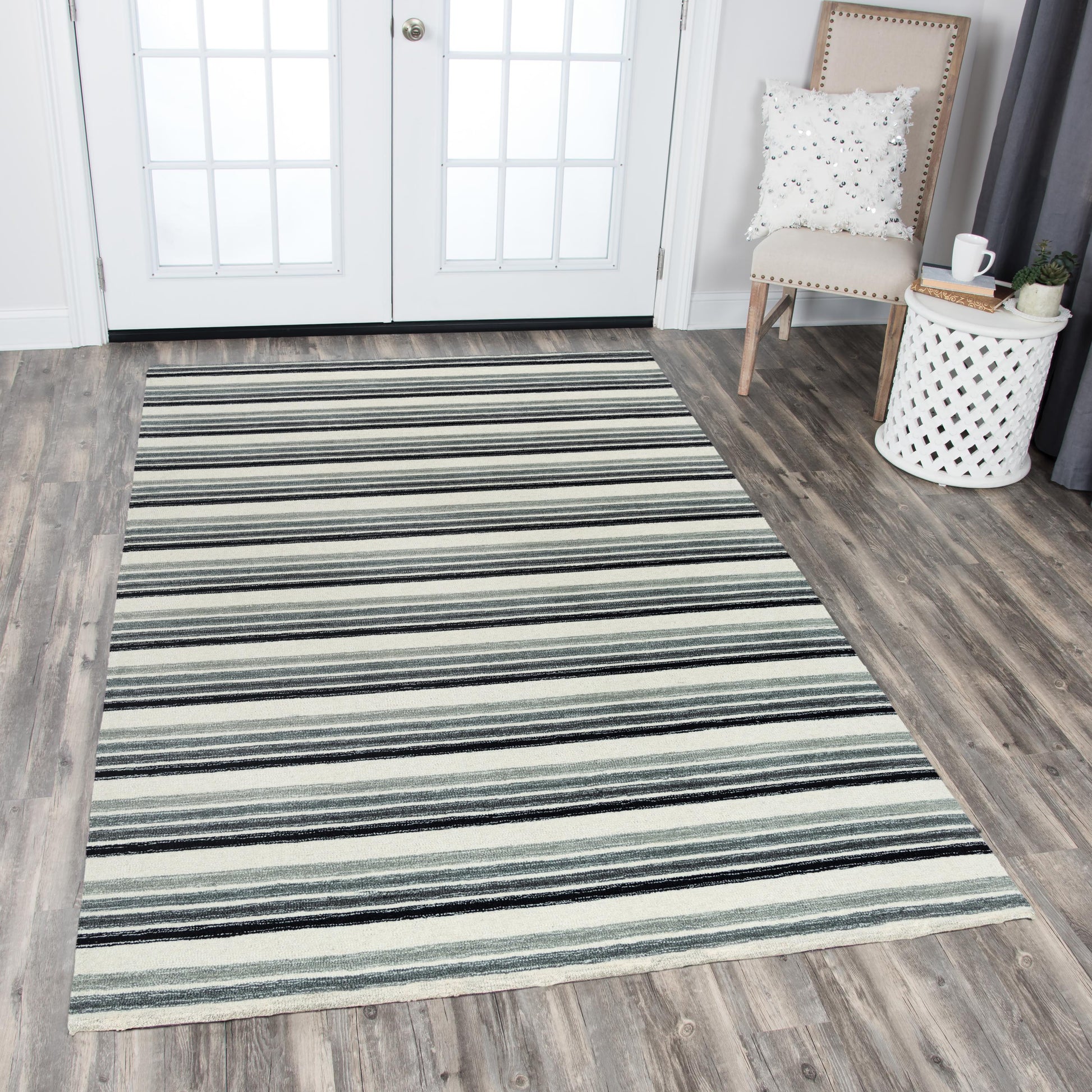 Contemporary rug, 5' x 8'.