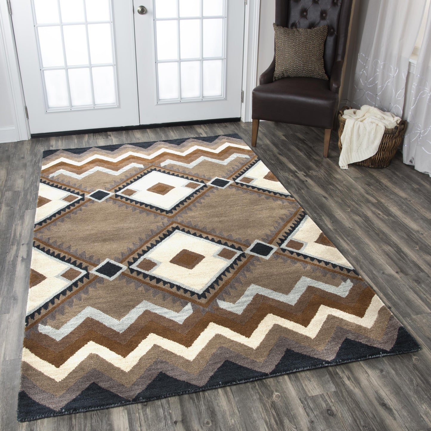 Rug, 5' x 8', rustic lodge style.