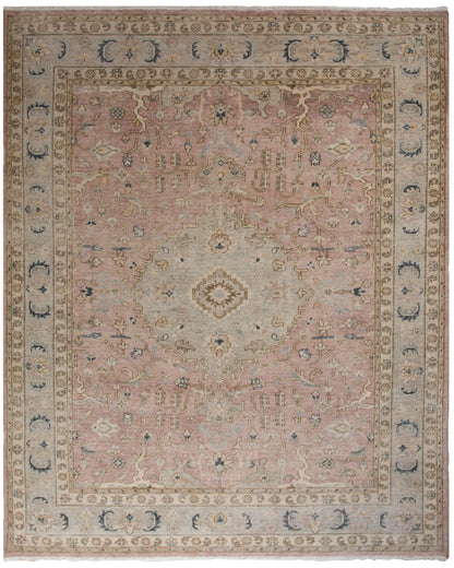 Traditional rug, 6' x 9'.