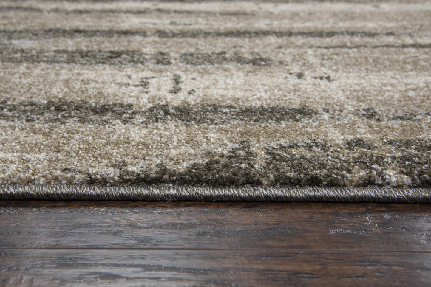 Contemporary rug, 4' x 6'.