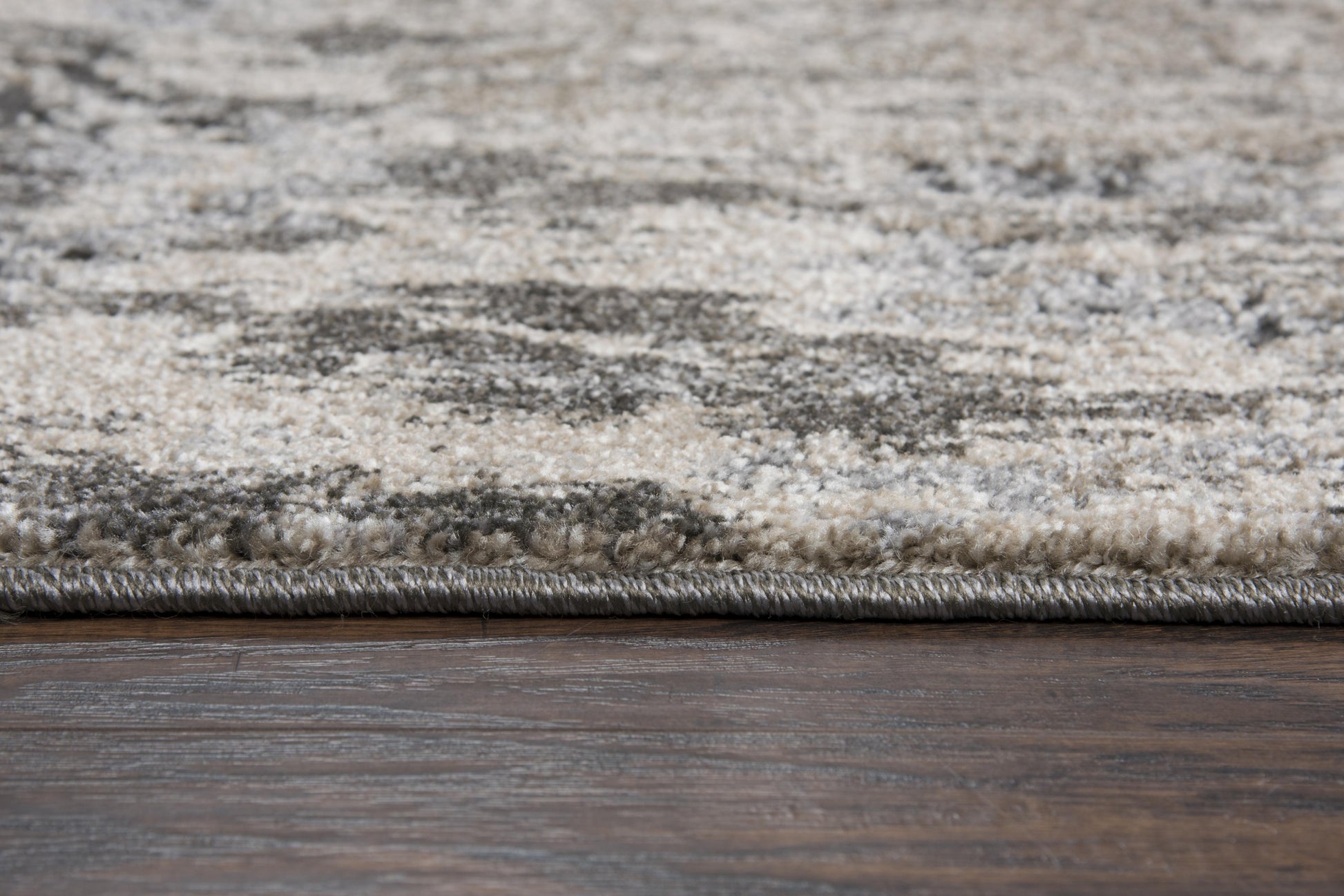 Contemporary rug, 4' x 6'.
