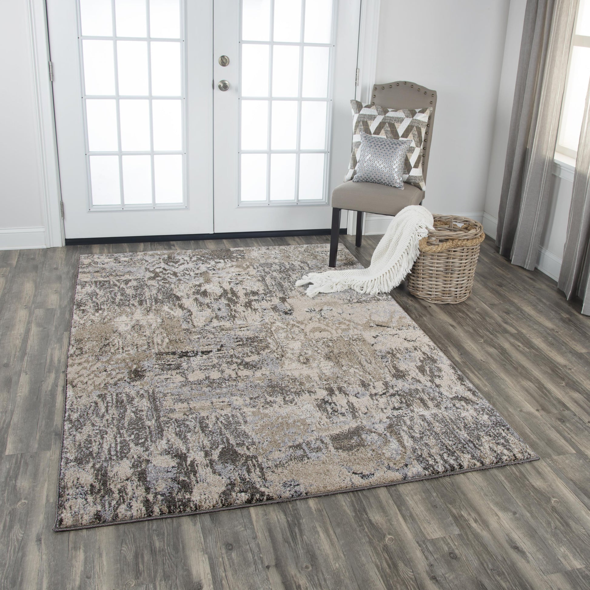 Contemporary rug, 7' x 10'.