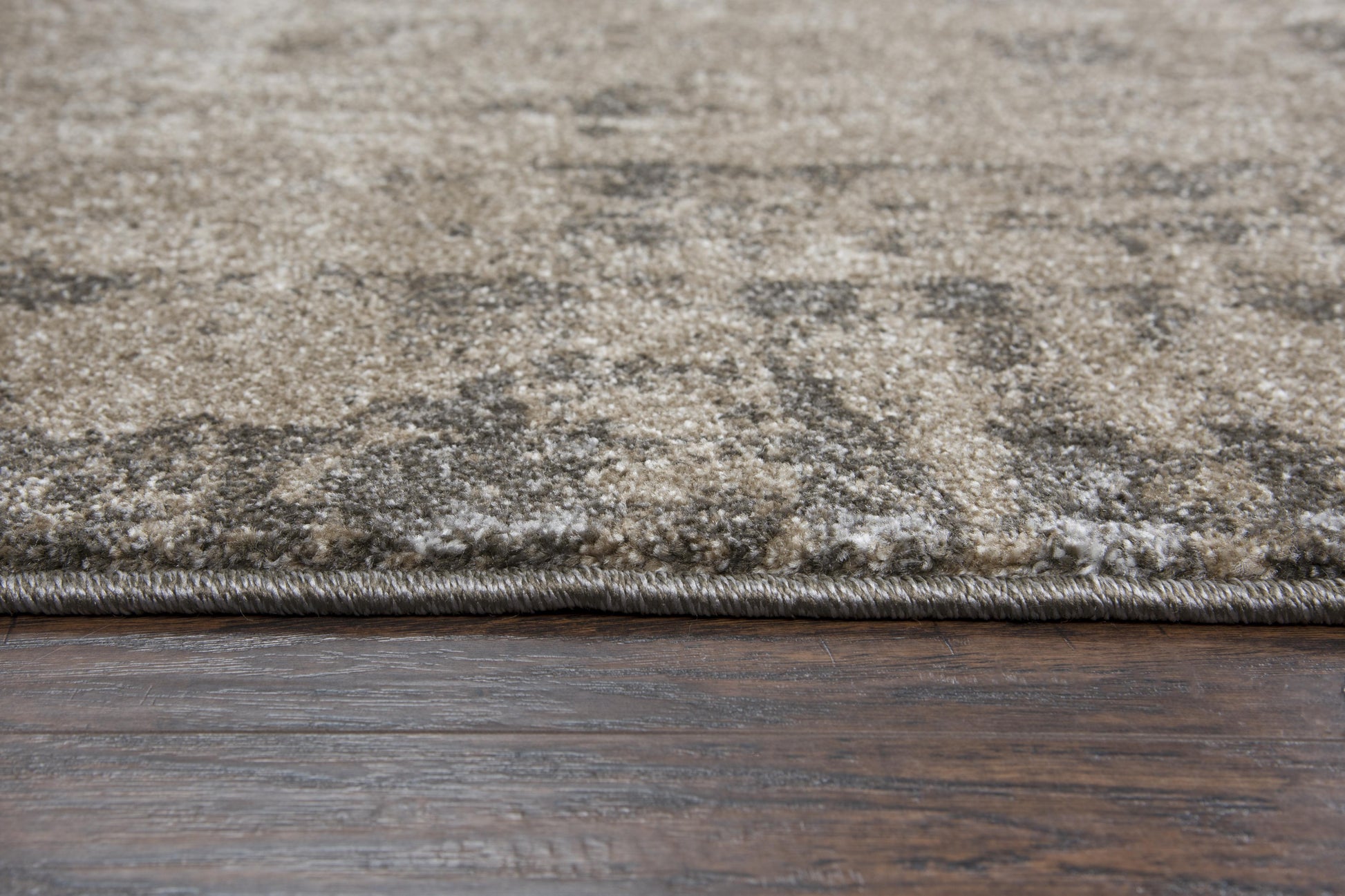 Contemporary rug, 4' x 6'.