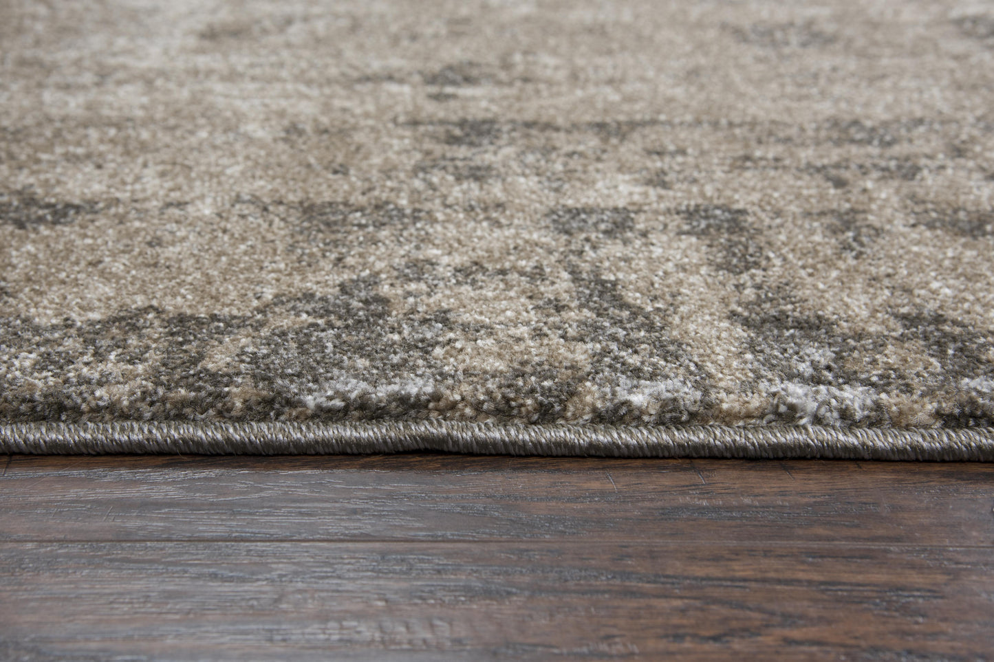 Valencia rug, contemporary style, 7' x 10'.