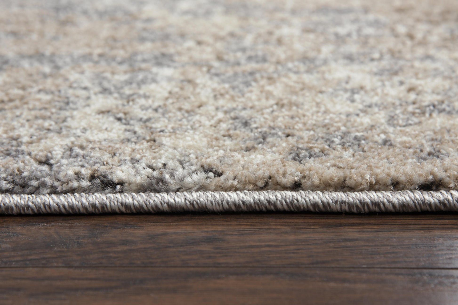 Valencia contemporary rug, 4' x 6'.