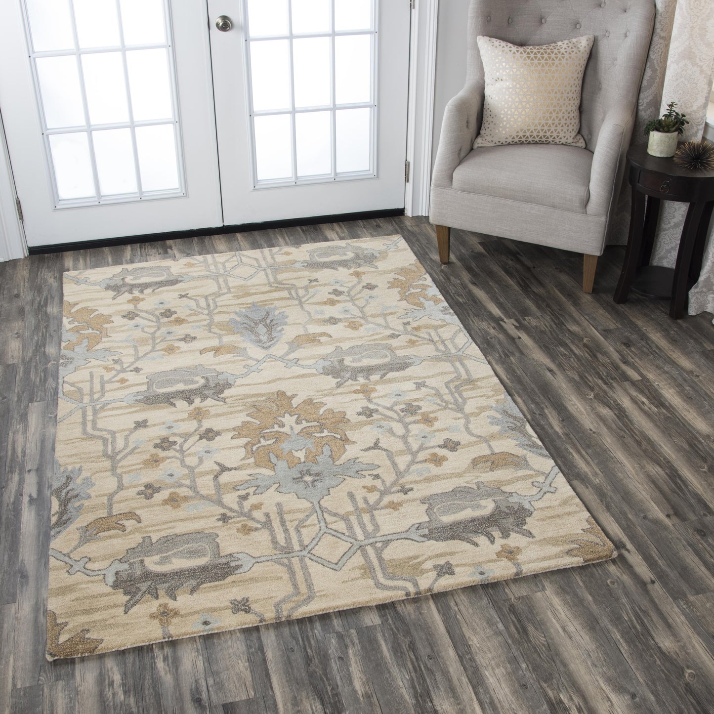 Traditional 8' x 10' rug