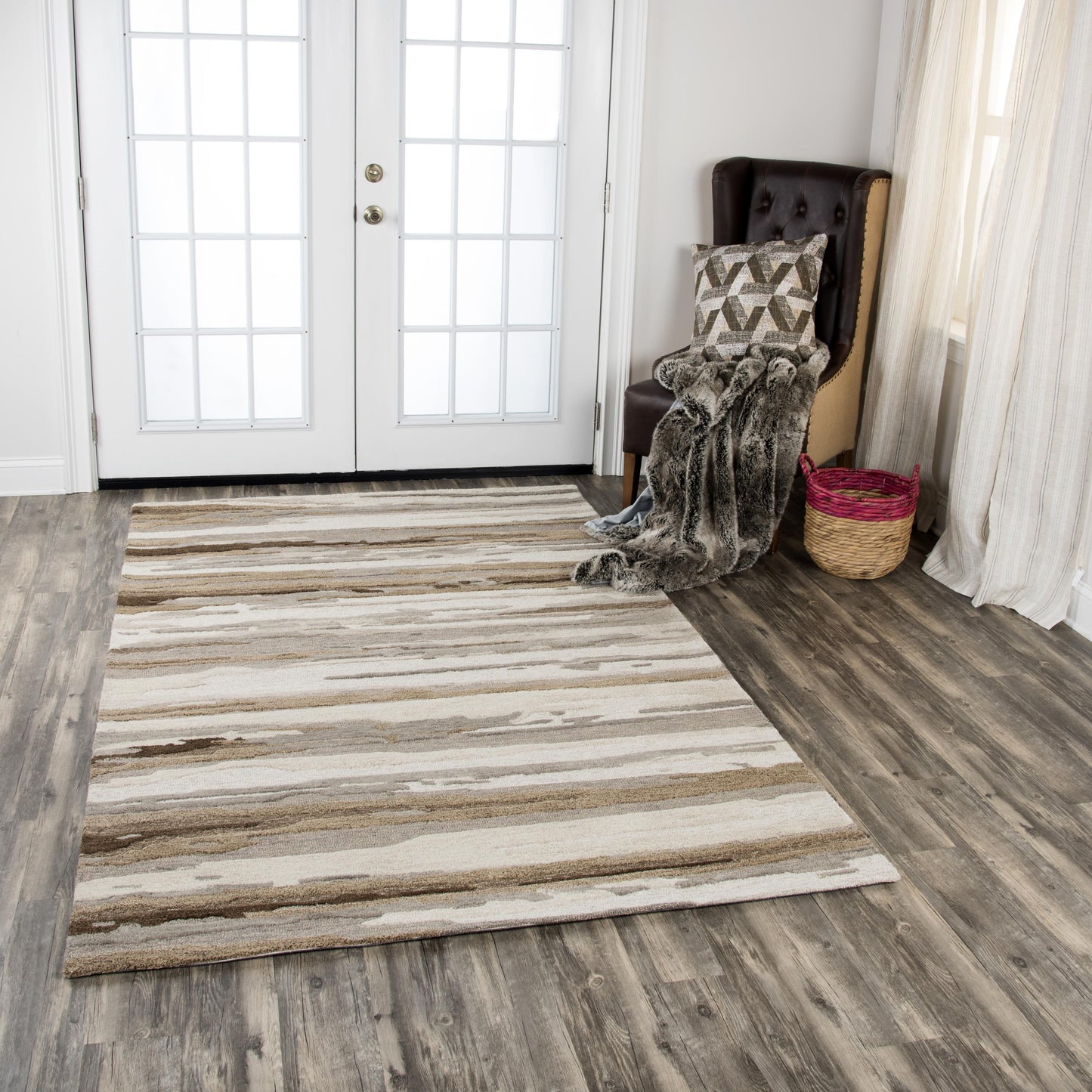 Rug, 8' x 10'.