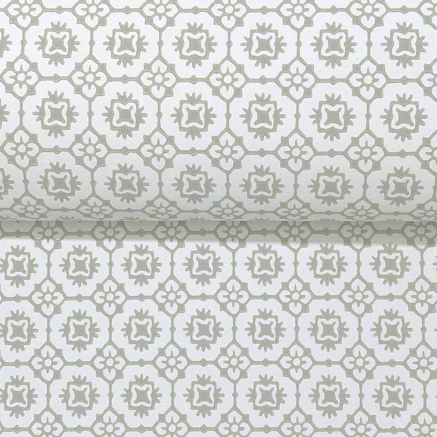 Light gray geometric lattice wallpaper with circular quatrefoil motifs on white background