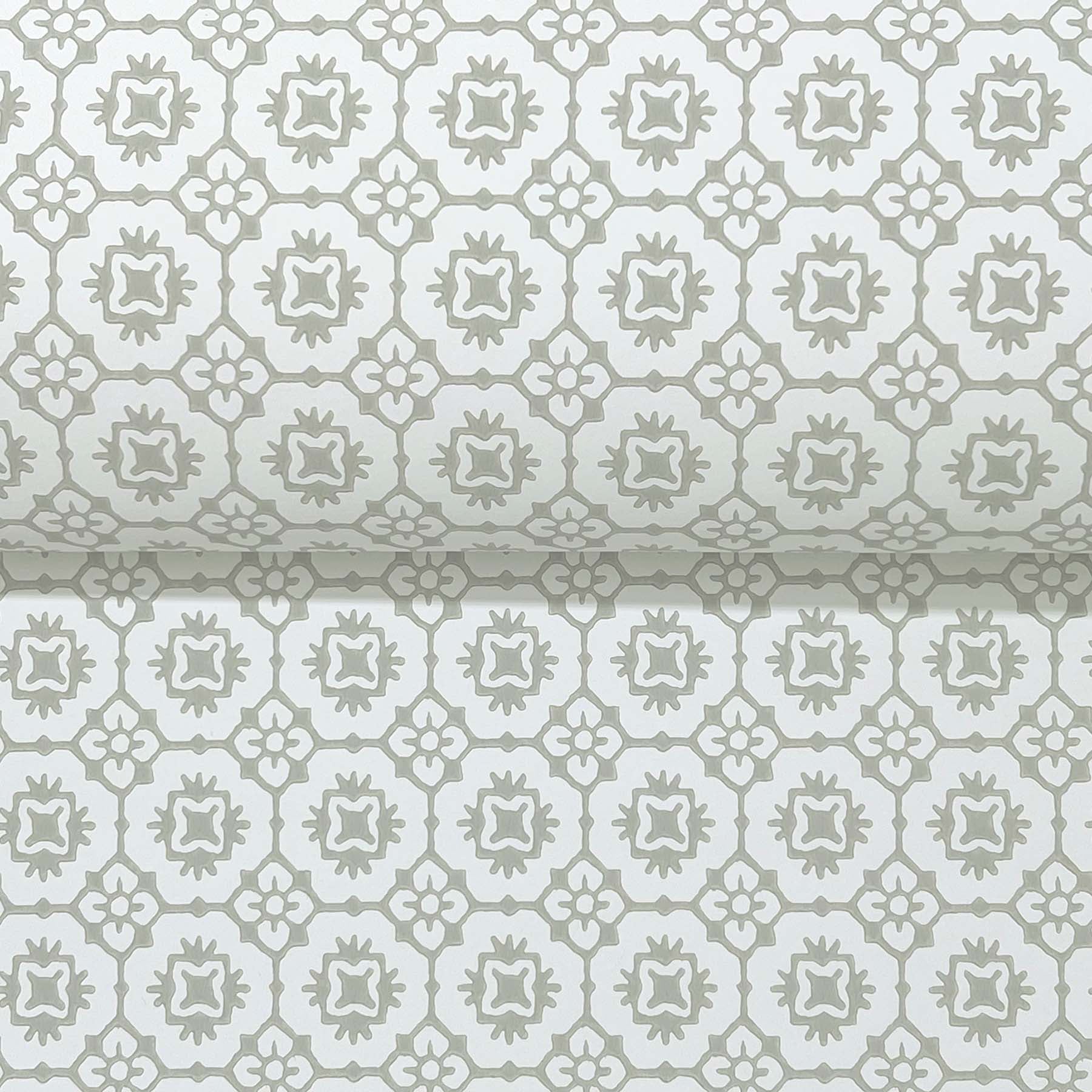 Light gray geometric lattice wallpaper with circular quatrefoil motifs on white background