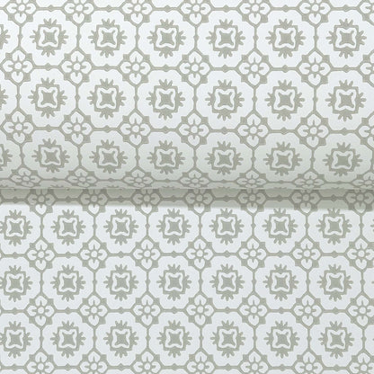 Light gray geometric lattice wallpaper with circular quatrefoil motifs on white background