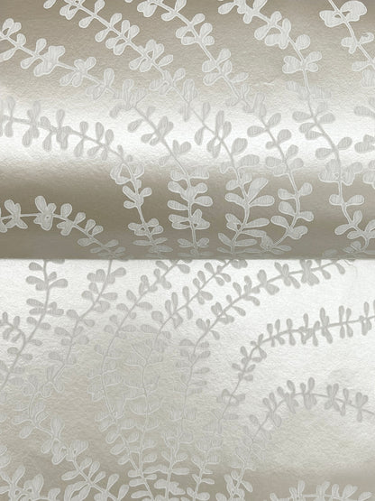 York Wallcoverings Ronald Redding String of Pearls Pearl Vine Wallpaper Botanical Traditional Pearl  Wallpaper - VR1514