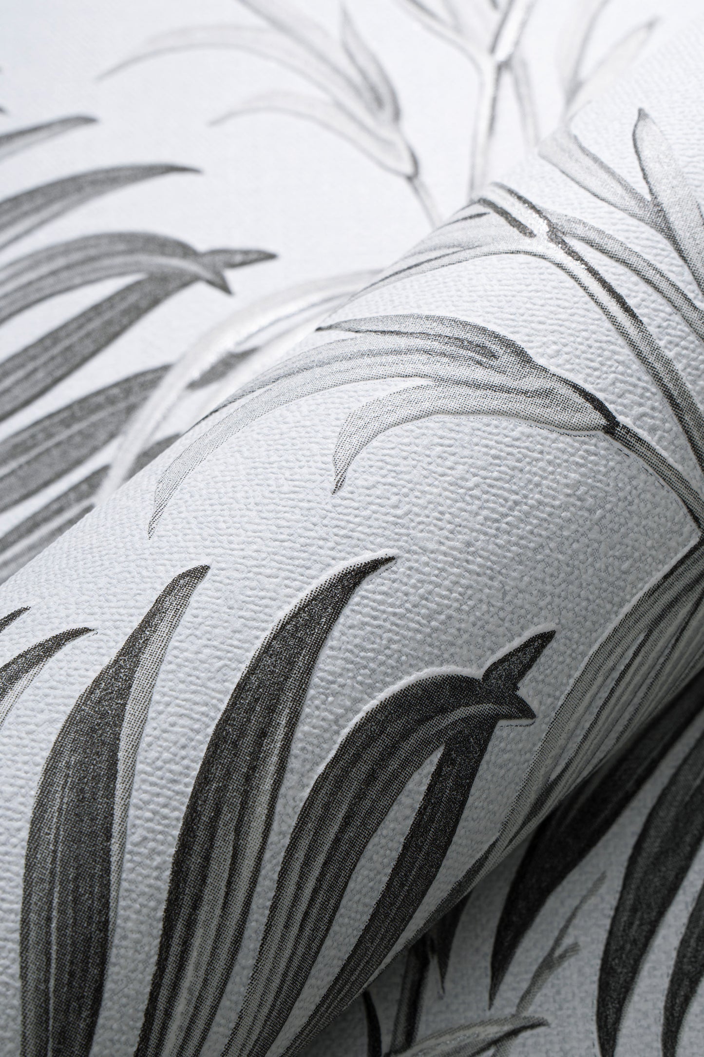VEER DECOR Sculpted Tropical Leaf Wallpaper Tropical Transitional black  Wallpaper - VRMB015-1060