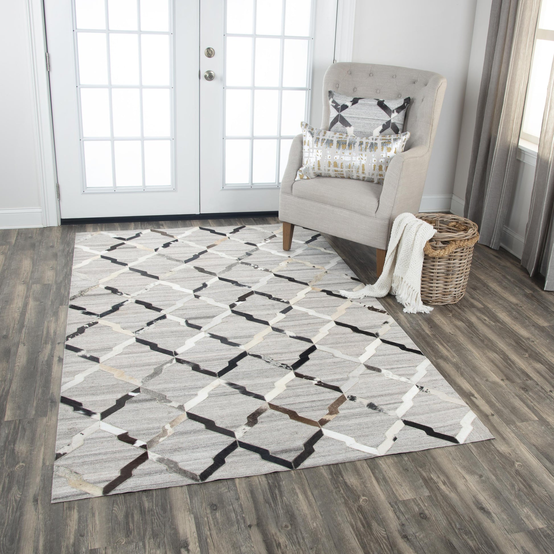 Contemporary rug, 8' x 10'.