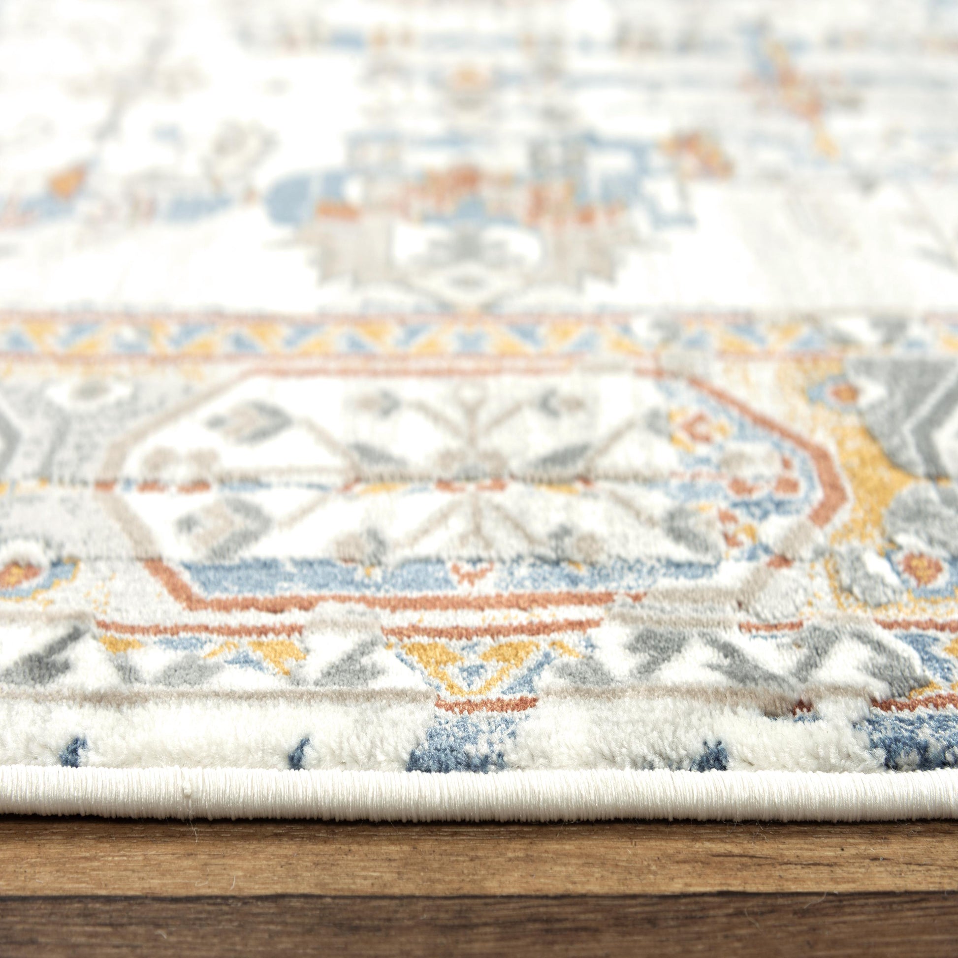 Transitional rug, 4' x 6'.