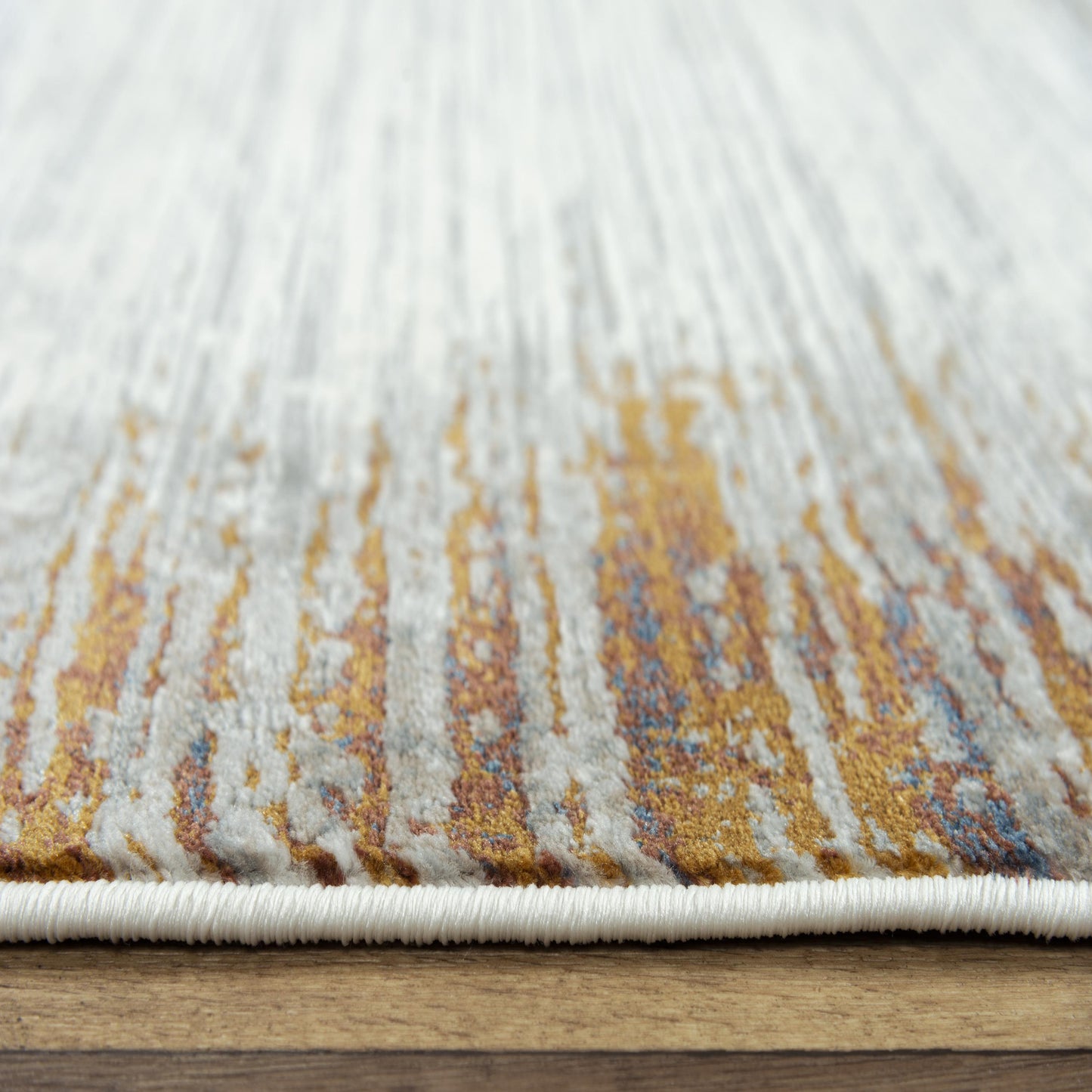 Contemporary rug, 5' x 8'.