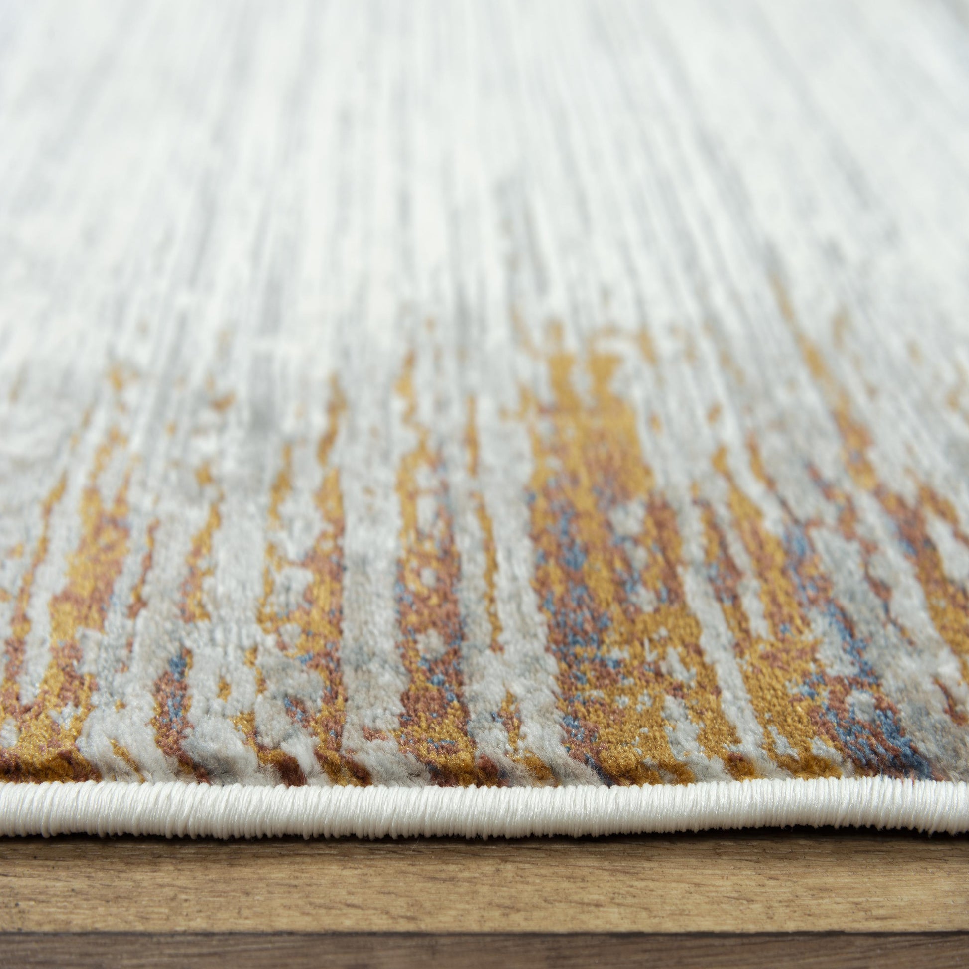Contemporary rug, 5' x 8'.