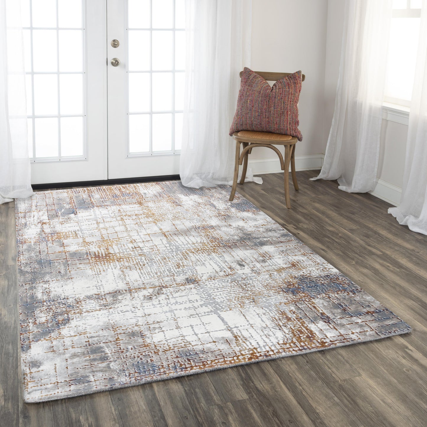 Contemporary area rug, 4' x 6'.