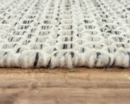 Rug, 5' x 8'.