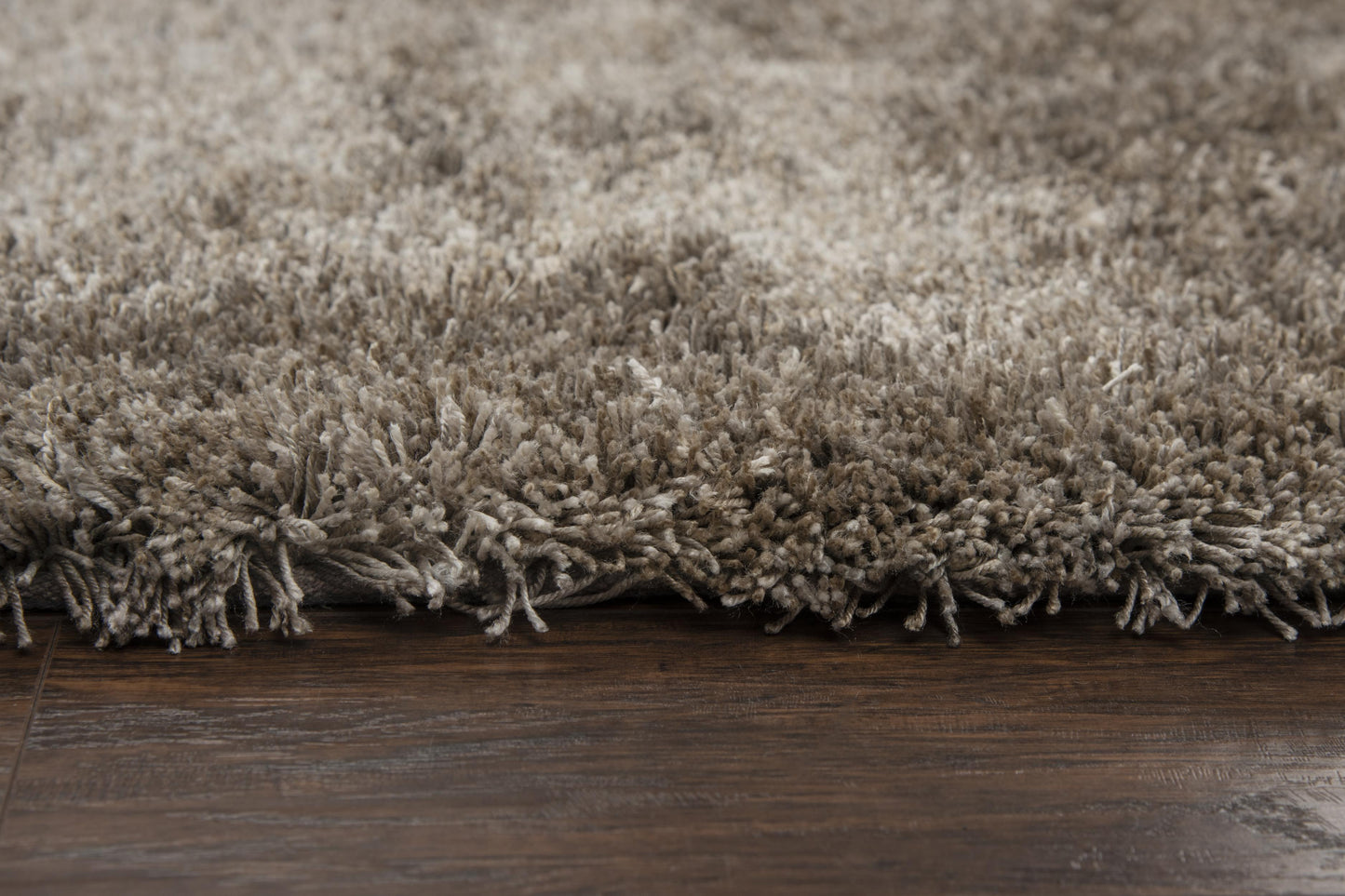 Casual area rug, 9' x 12'.