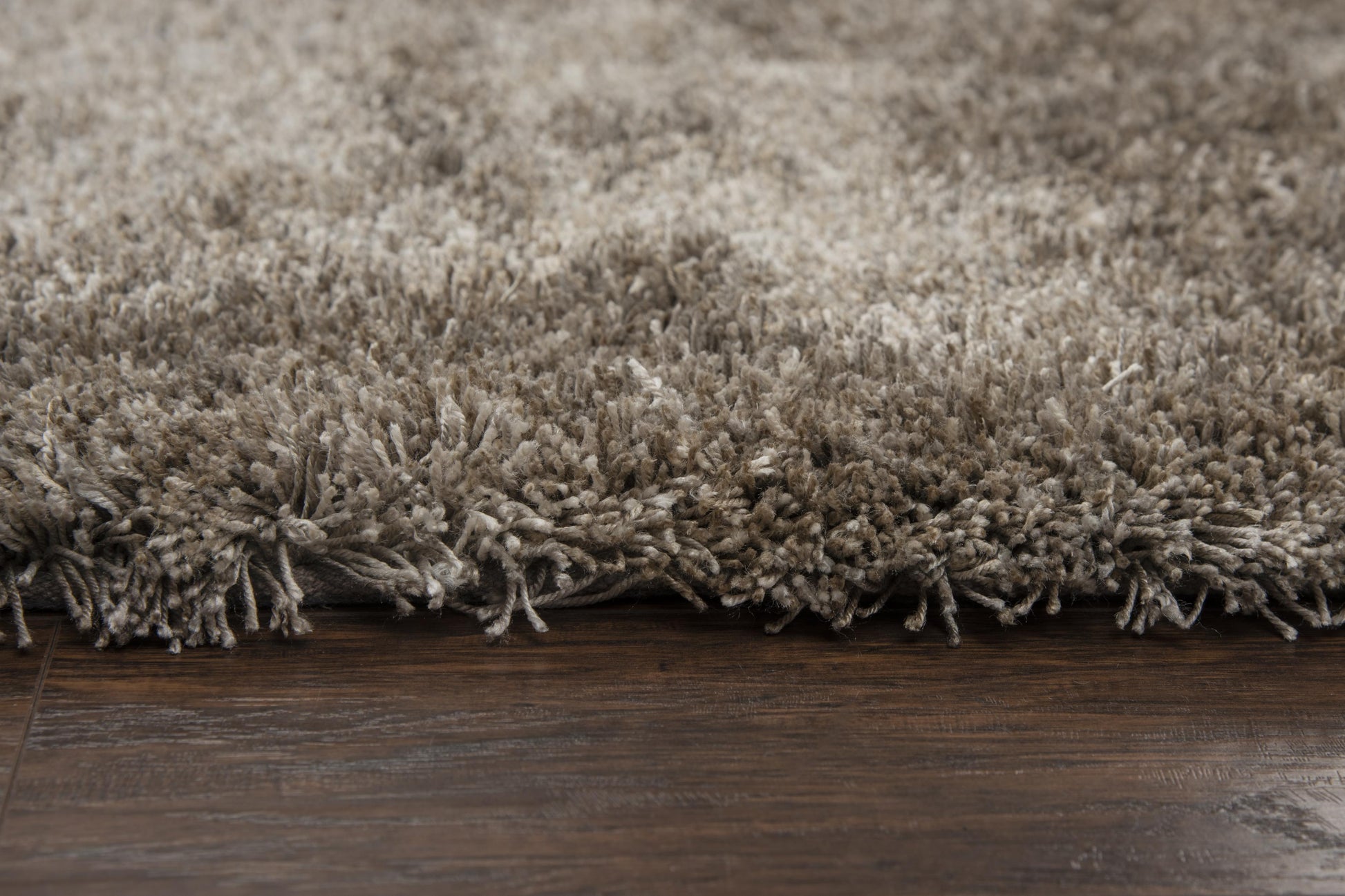Casual area rug, 9' x 12'.