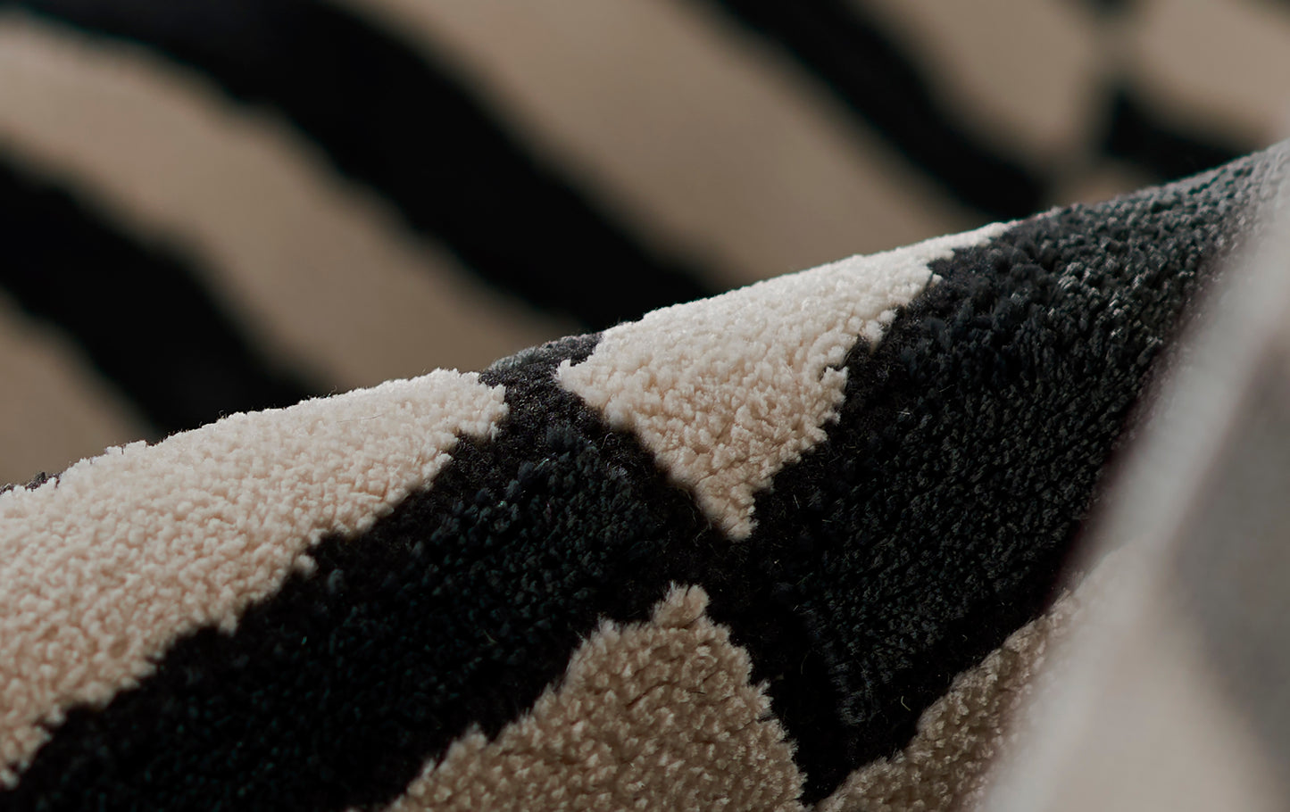 Momeni Rugs   Xander 5'X8'    - XANDEXAN-1BLK5376