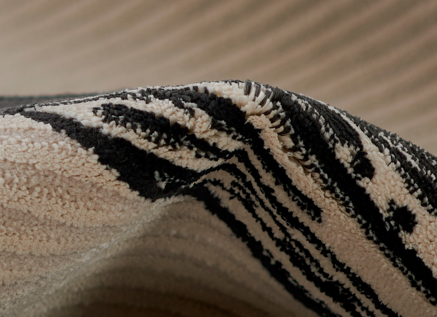 Momeni Rugs   Xander 4'X6'    - XANDEXAN-3IVY3B57