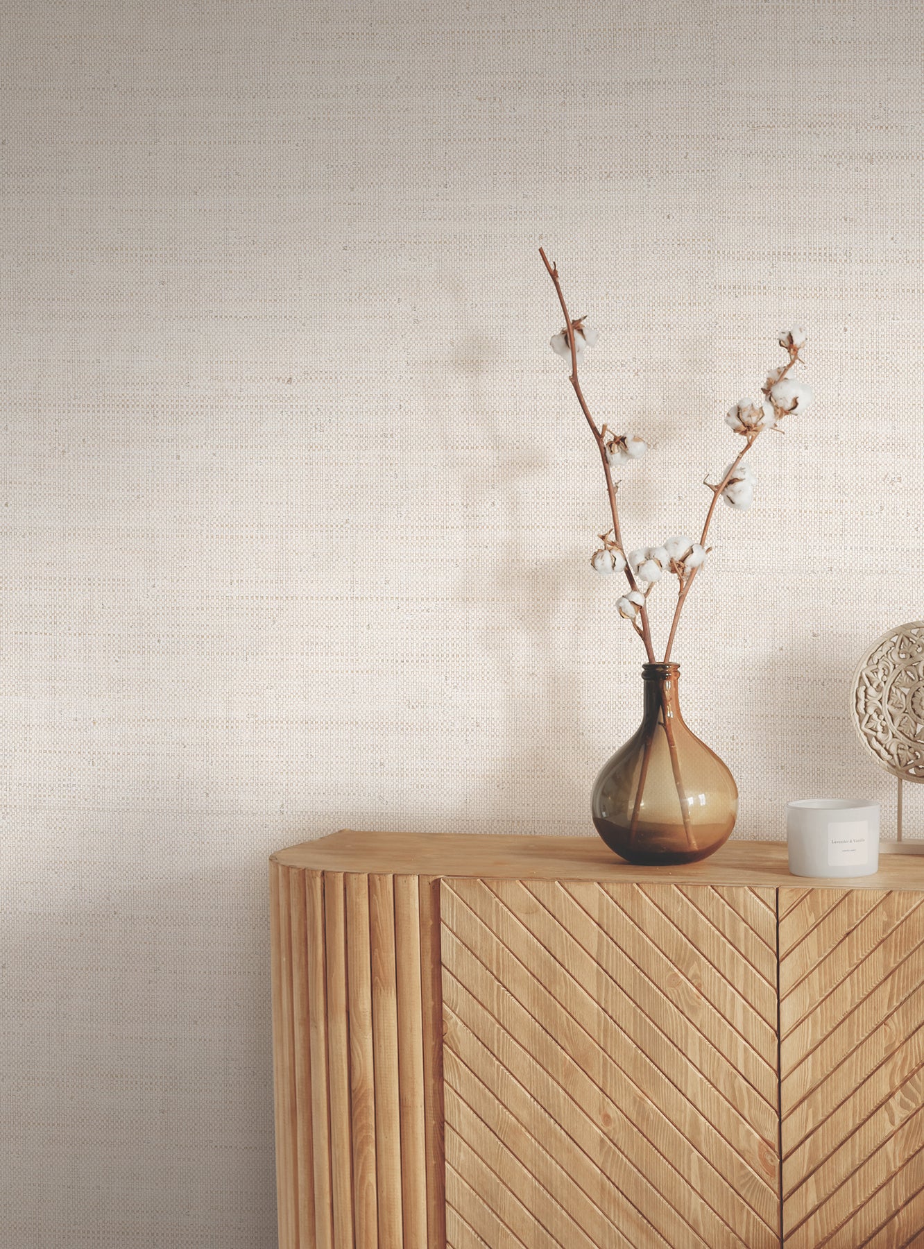 Grasscloth wallpaper in white and natural raffia tones, with a textured woven look.