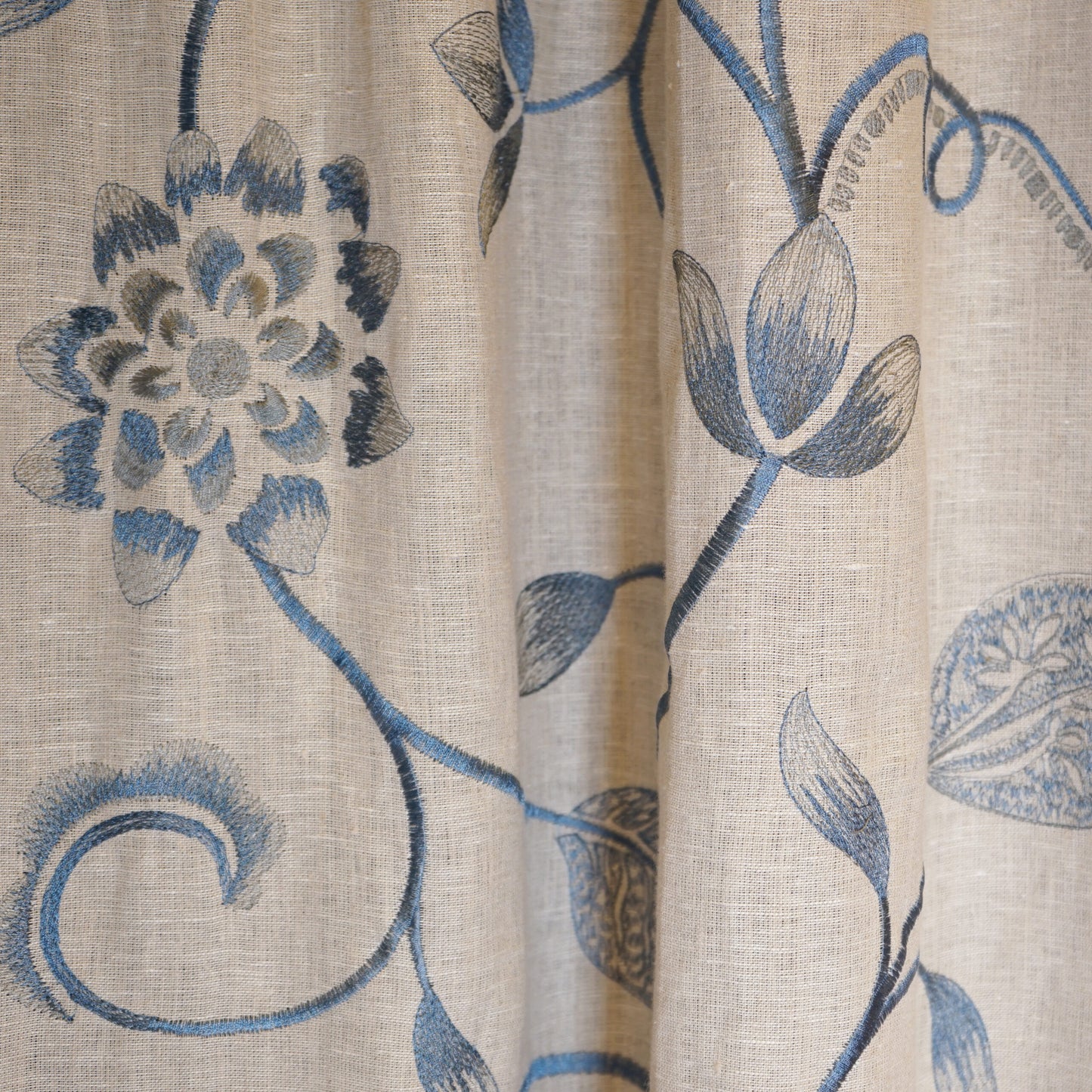 JF Fabrics JF Studio ZINNIA 64 Fabric Transitional,Floral Blue,Creme,Beige,Taupe  Embroidery,Linen,Texture,Linen Texture - 5084564 SJ101