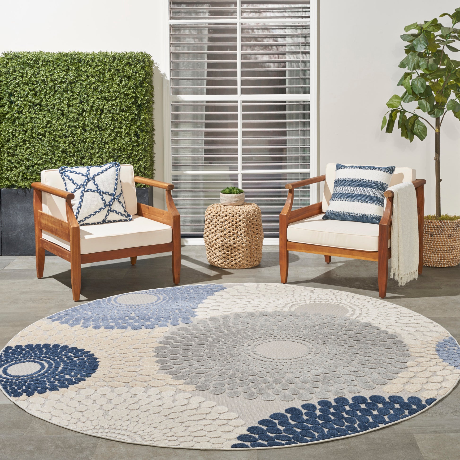 Round blue-gray rug, 8 ft diameter.