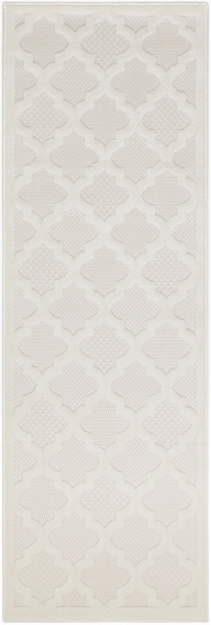 Ivory textured rug runner with repeating quatrefoil lattice pattern and soft woven surface.