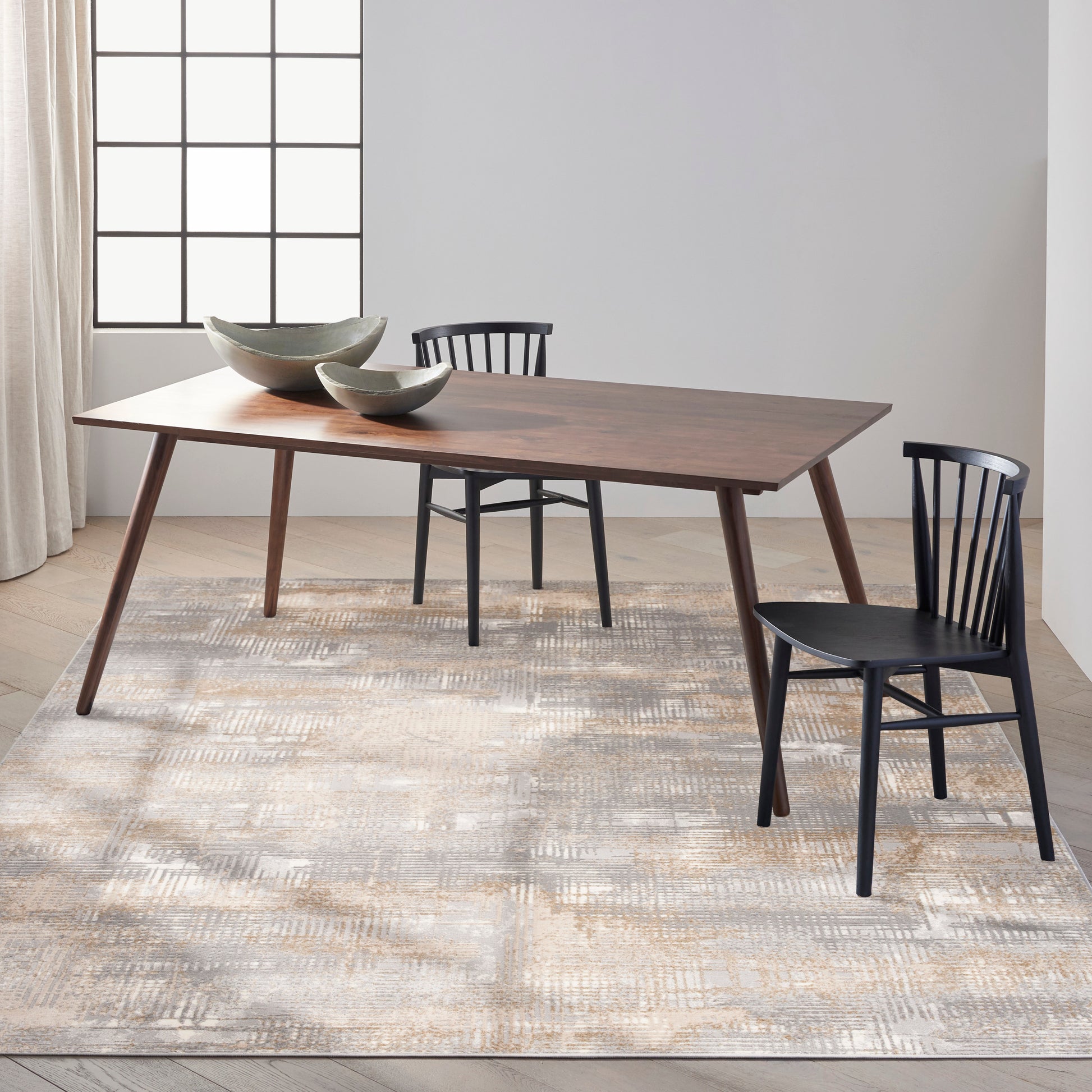 Modern beige patterned rug, 7' x 10'.