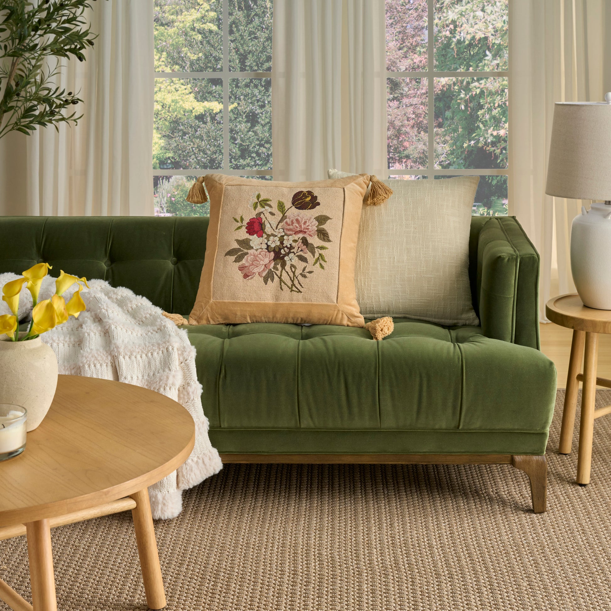 Beige 20" x 20" rug.