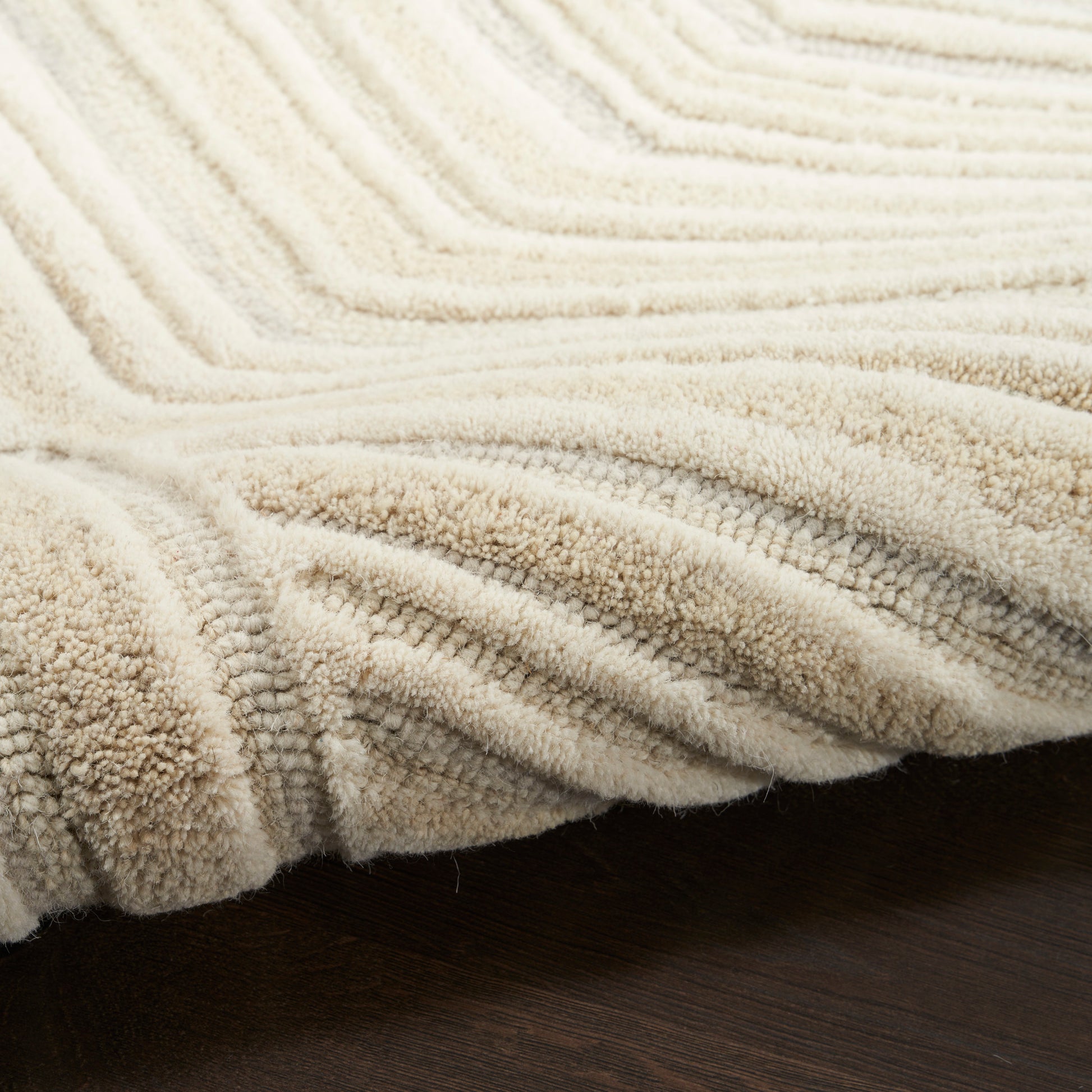 Cream beige plush rug with chunky ribbed texture & soft terry pile.