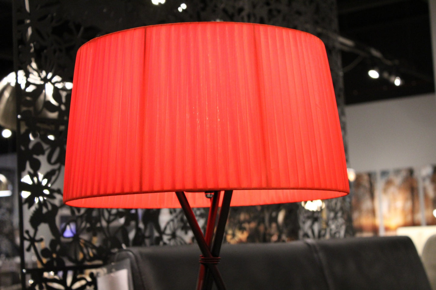 18 X 18 X 29.5 Red Carbon Steel Table Lamp